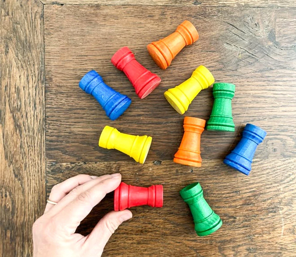 10 Pions Tours échec 5 Cm Multicolores En Bois – Image 2