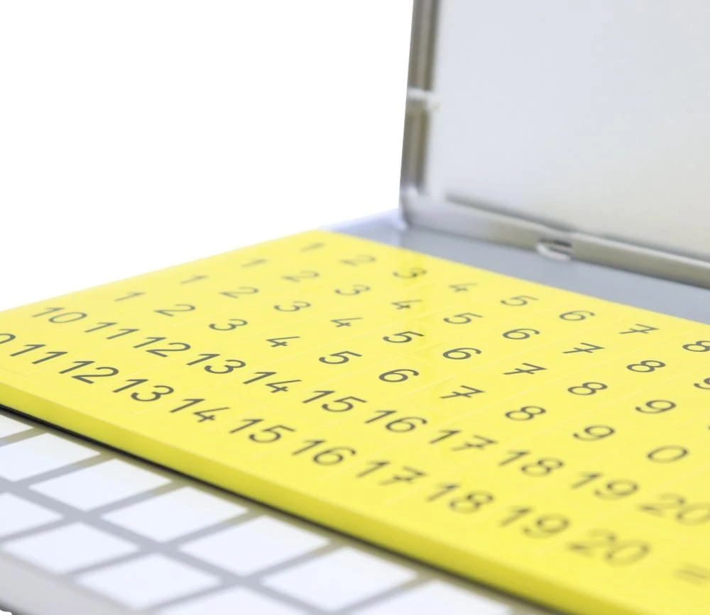 Boite Magnétique Pour Mathématiques - 147 Pièces Chiffres Et Signes – Image 4