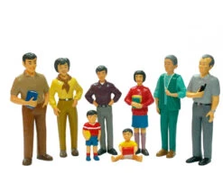 Famille Asiatique : 8 Personnages Figurines Du Monde - Grand Modèle