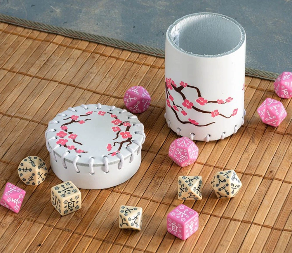 Gobelet Lancer Dés En Cuir Blanc Thème Japonais – Image 2
