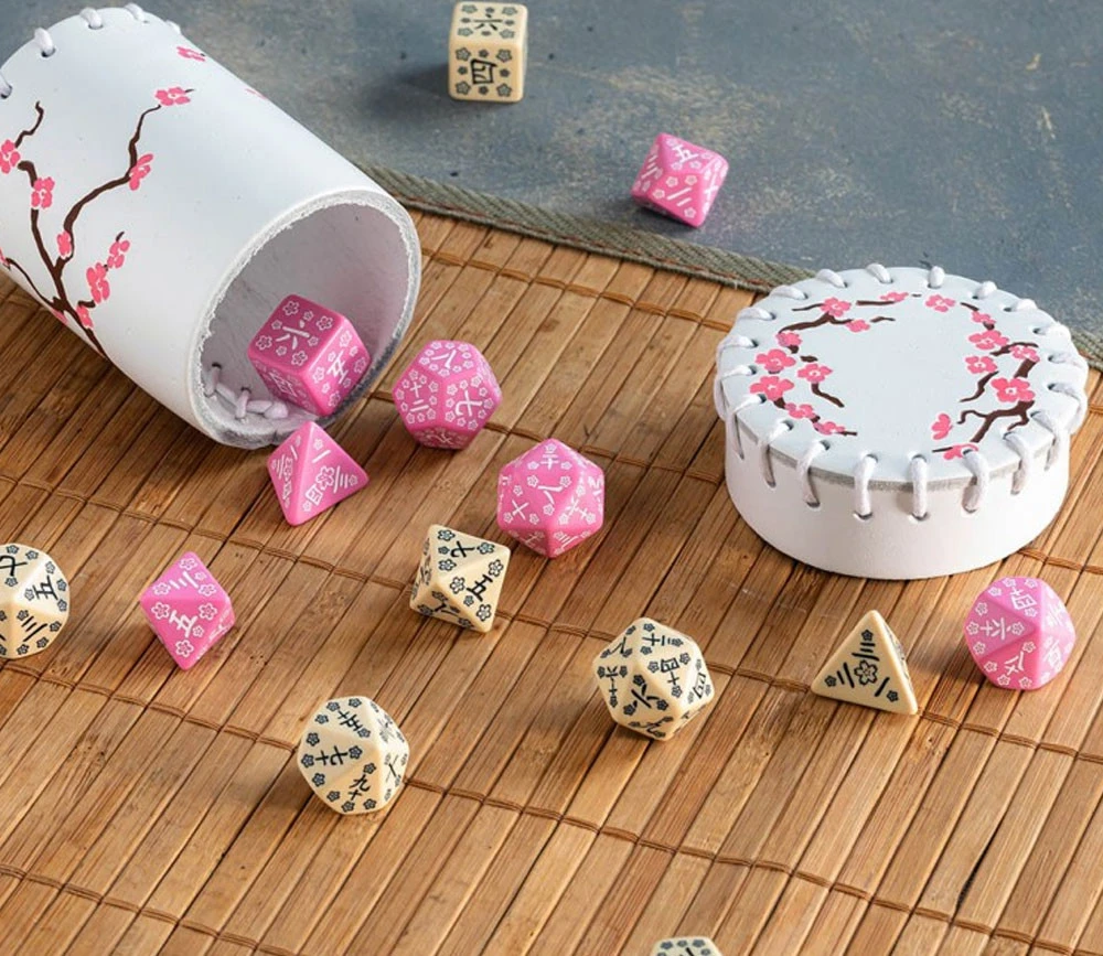 Gobelet Lancer Dés En Cuir Blanc Thème Japonais – Image 4