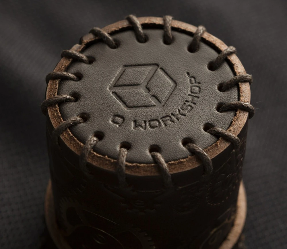 Gobelet Lancer Dés En Cuir Steampunk – Image 4